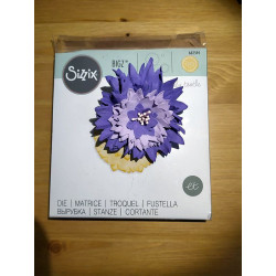 Fustella Sizzix Bigz Dahlia by Emily Tootie